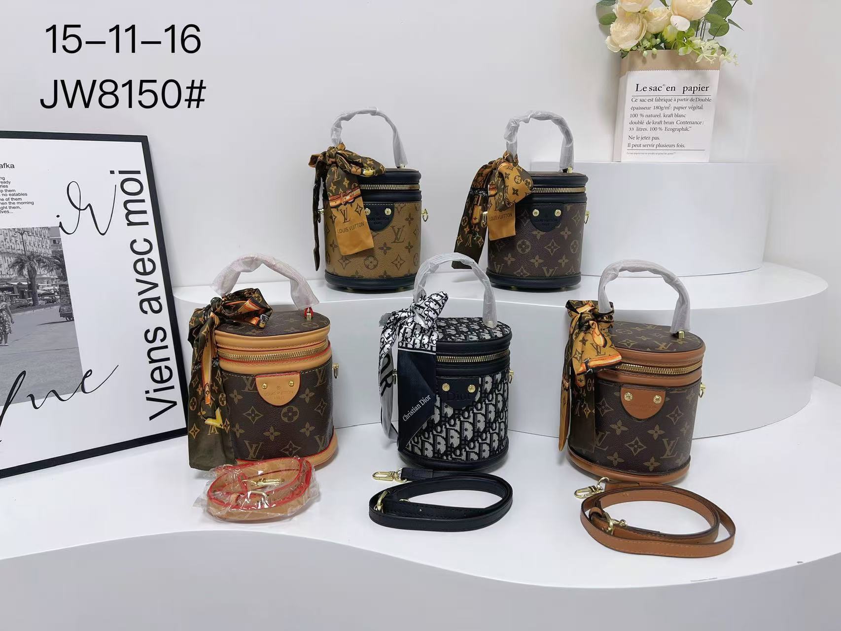 28$ LV Shoulder bag size 15x11x16 cm 513040 BY3543 gallery