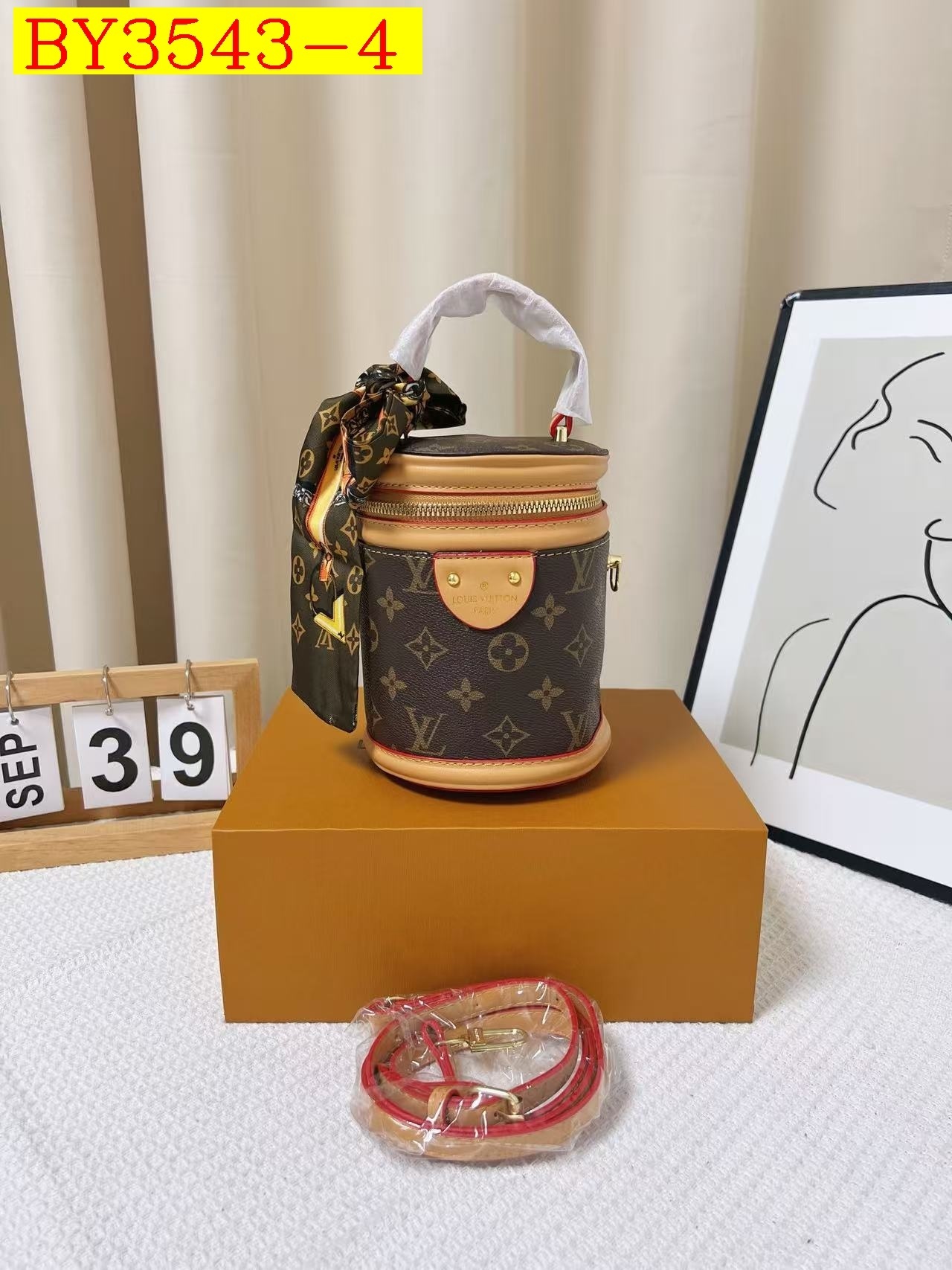 28$ LV Shoulder bag size 15x11x16 cm 513040 BY3543 gallery