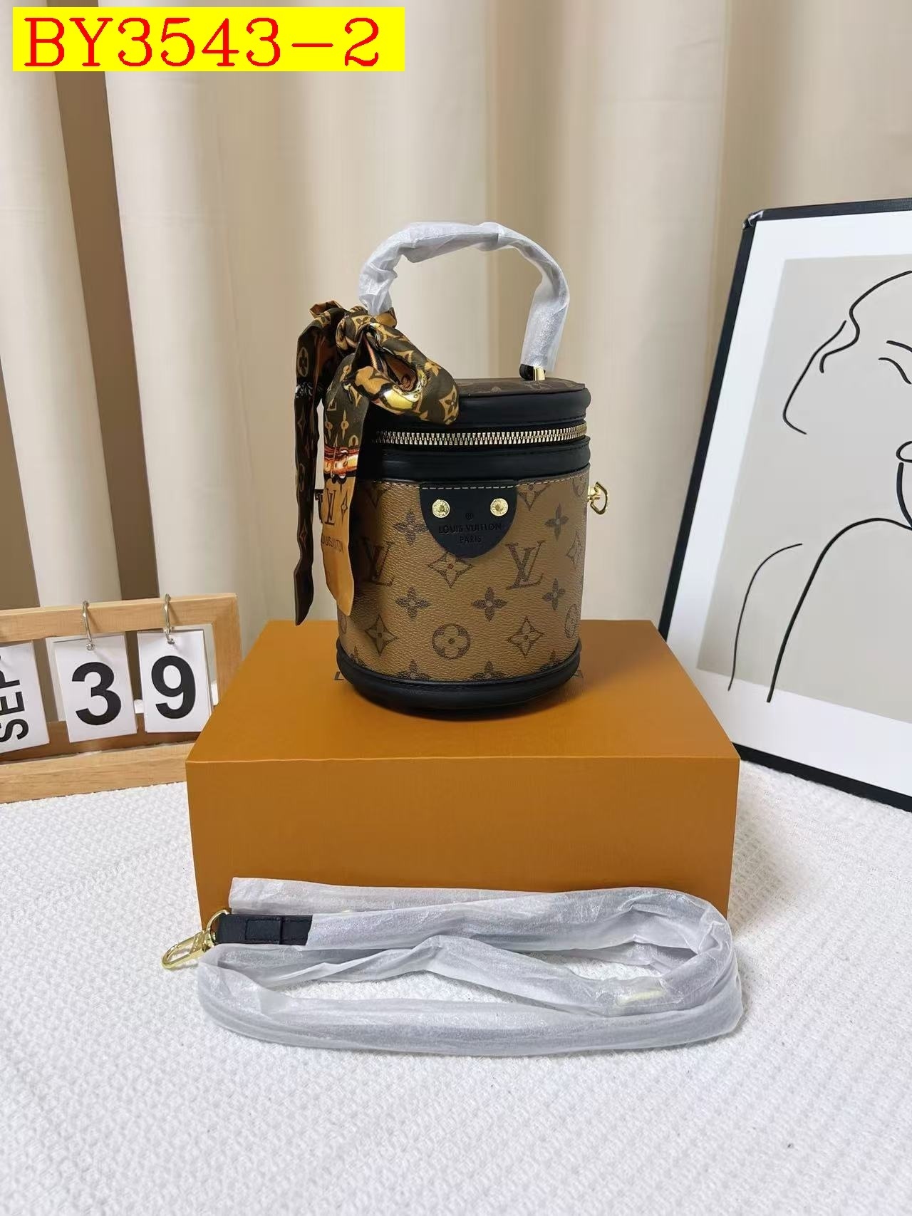 28$ LV Shoulder bag size 15x11x16 cm 513040 BY3543 gallery