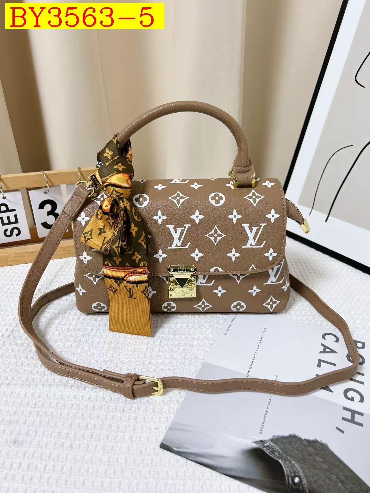 28$ LV Shoulder bag size 25x14x8 cm 4998 BY3563 gallery
