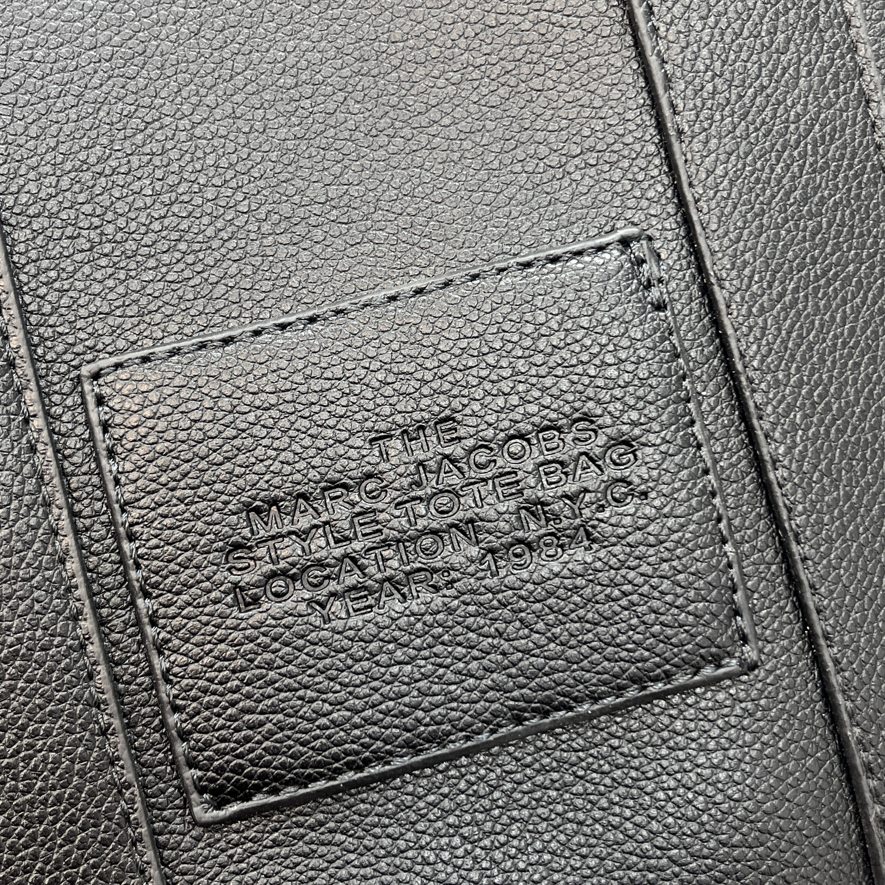 28$ MARC JACOBS 1743 7976 QS13 gallery