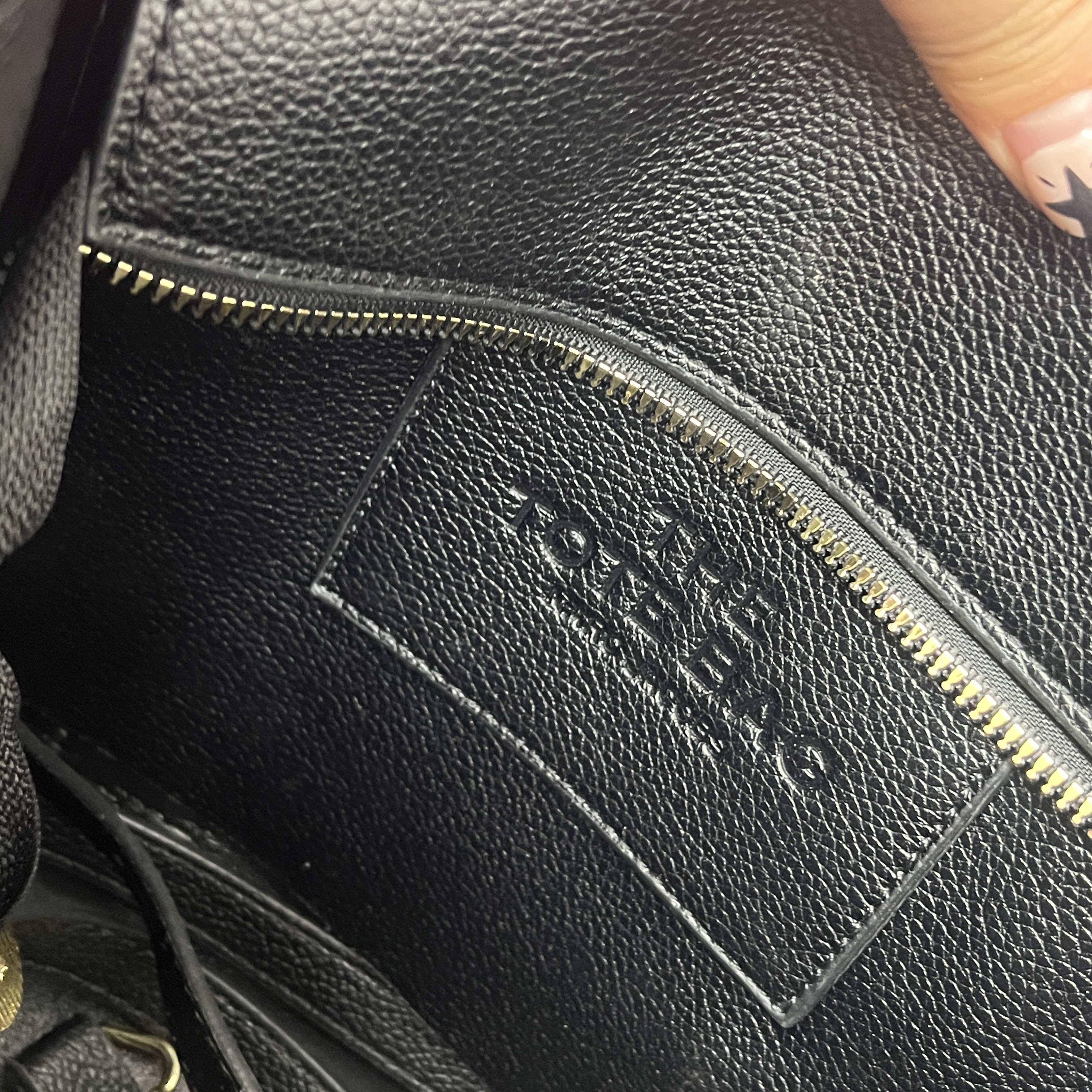 28$ MARC JACOBS 1743 7976 QS13 gallery