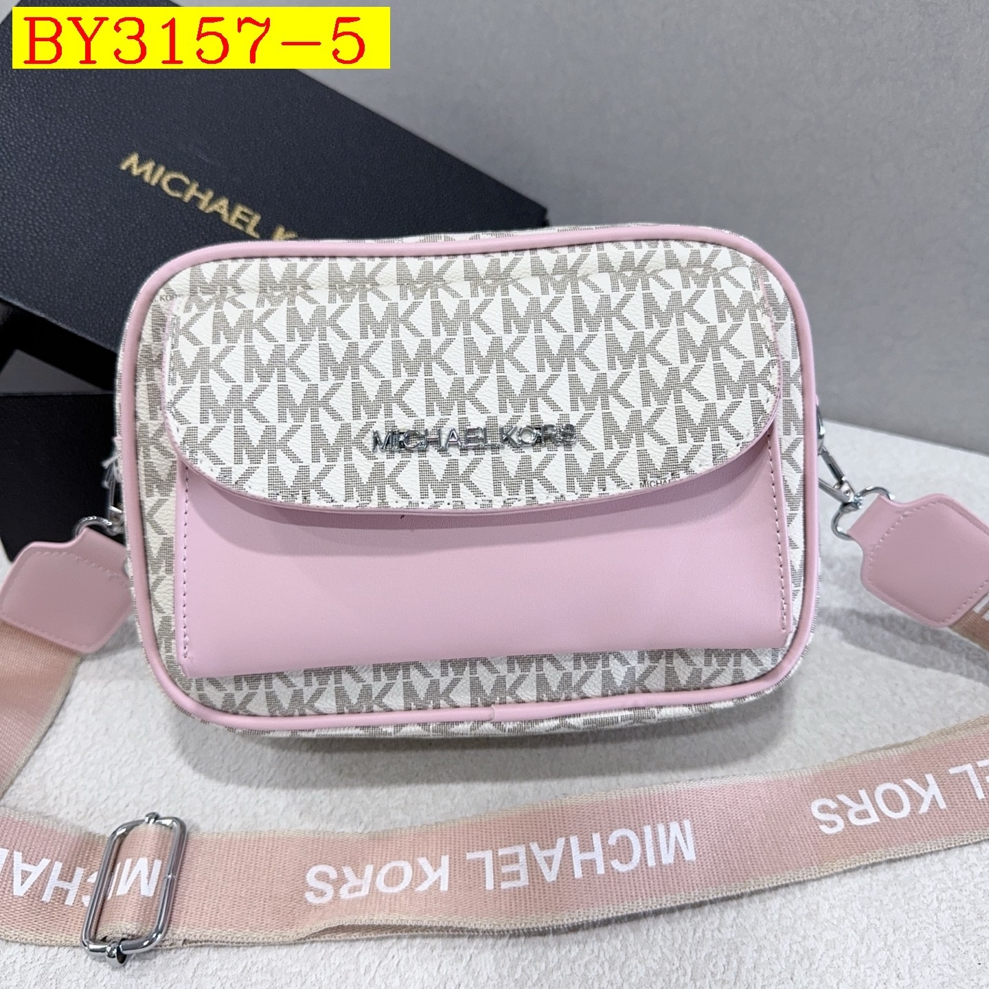 28$ MK 9371 Shoulder bag size 24x17x8 cm 7910 BY3157 gallery