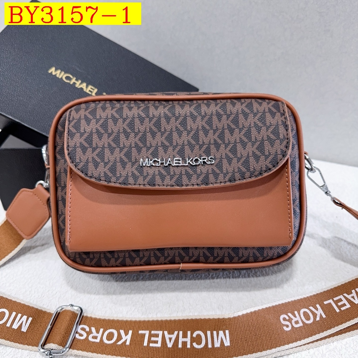 28$ MK 9371 Shoulder bag size 24x17x8 cm 7910 BY3157 gallery