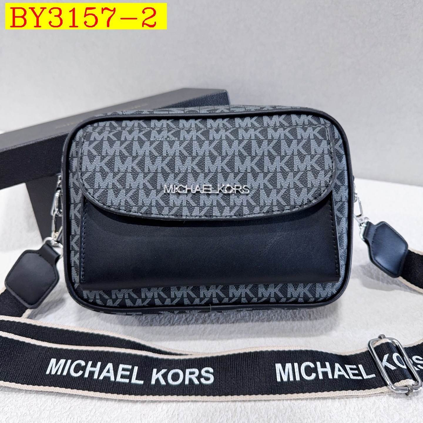 28$ MK 9371 Shoulder bag size 24x17x8 cm 7910 BY3157 gallery