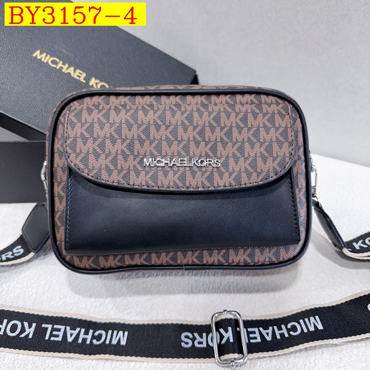 28$ MK 9371 Shoulder bag size 24x17x8 cm 7910 BY3157 gallery