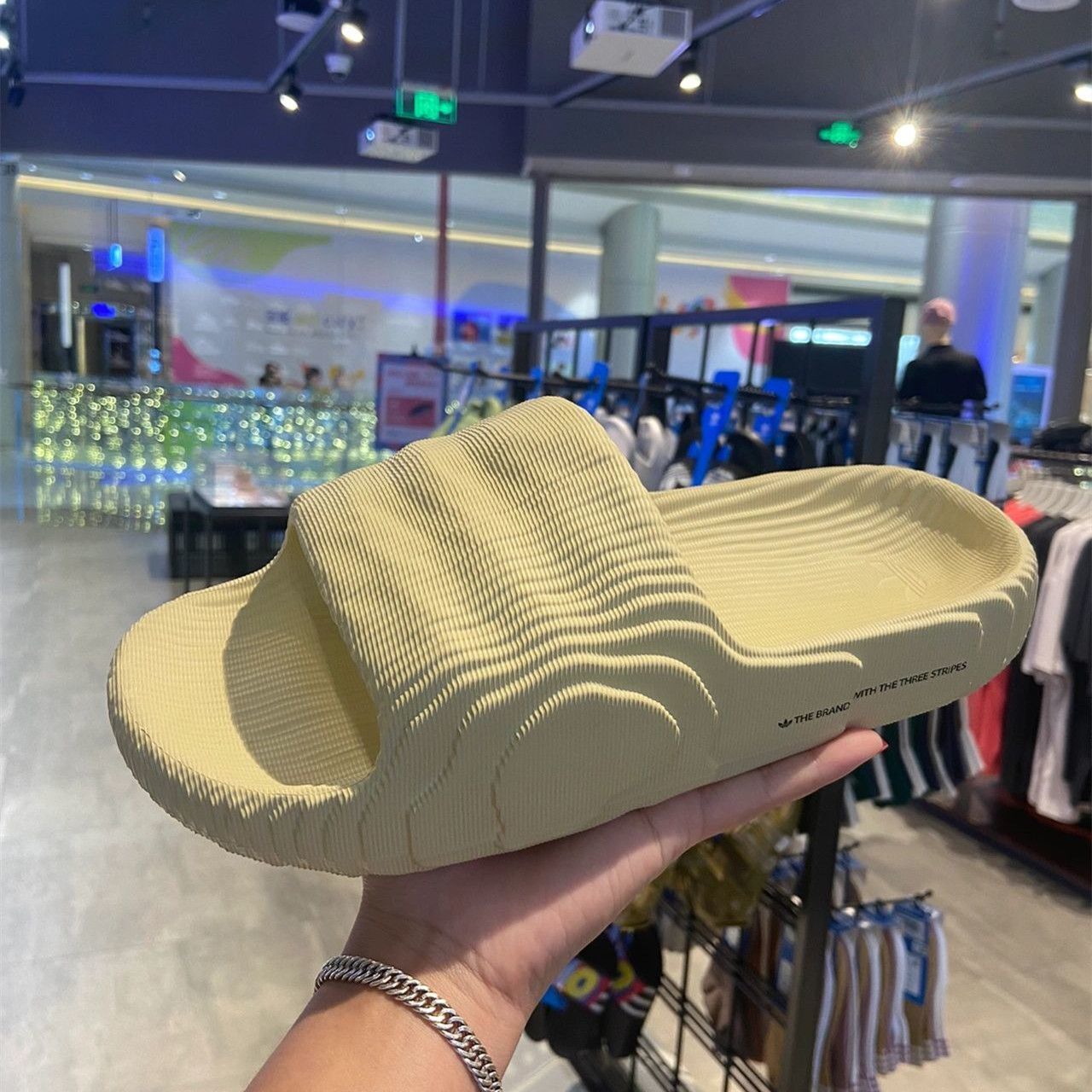 28$ adidas Slippers size 36-45 6780 XWZ8 gallery