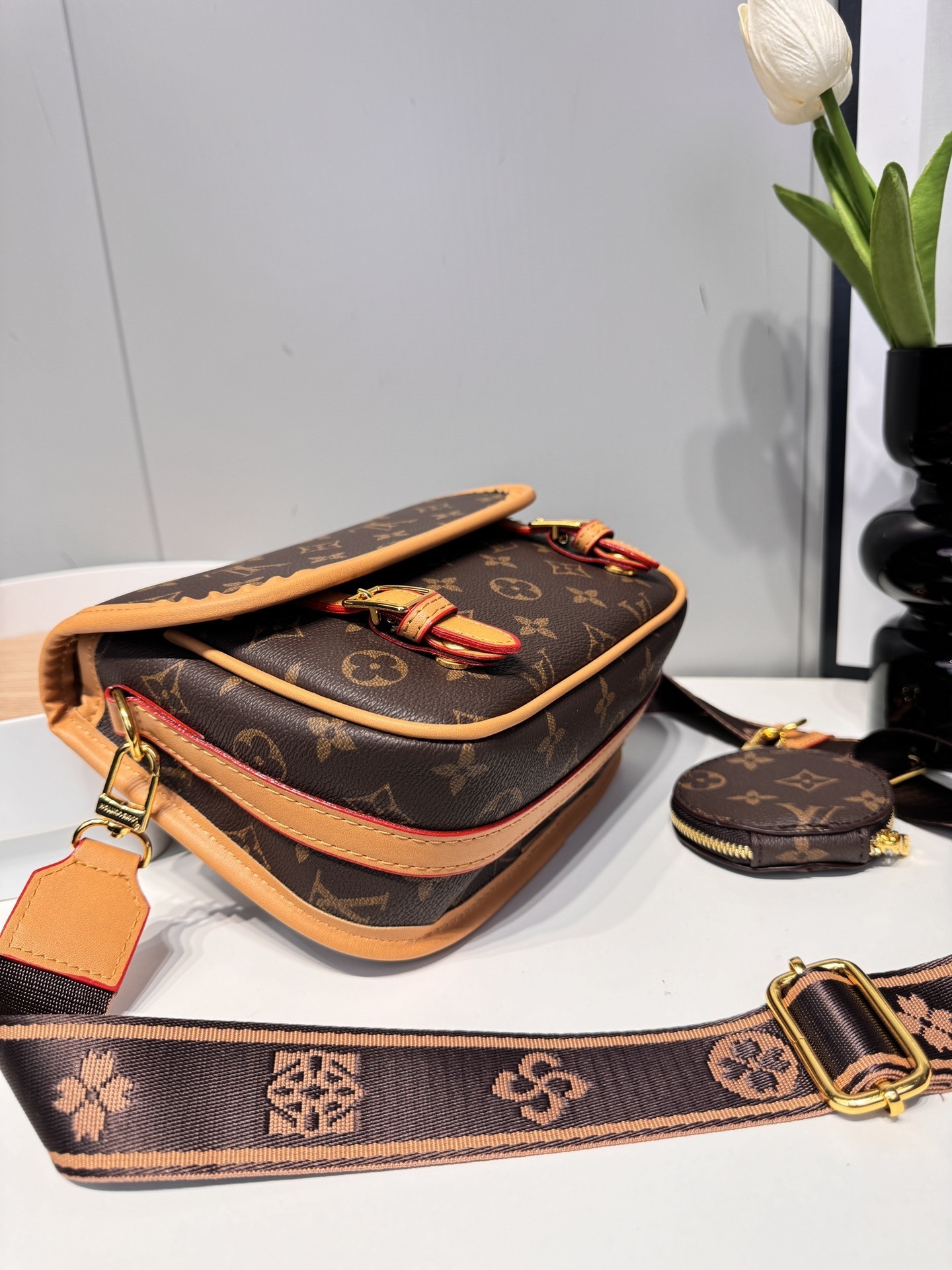 28$ new_dh LV 535 Postman bag SIZE 23X15X9 CM 71408012876 BY825 gallery