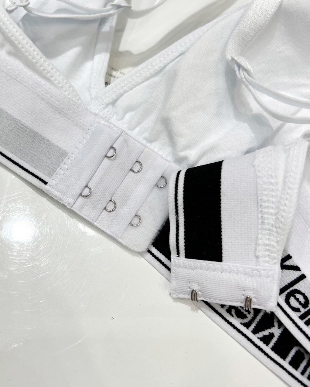 29$ Calvin Klein Bra set 619210 LNF500 gallery