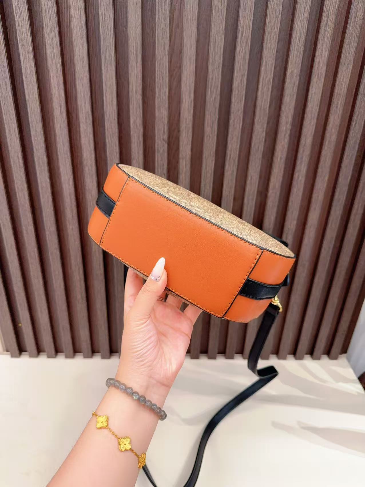 29$ Coach handbag size 0842 BYA97 gallery