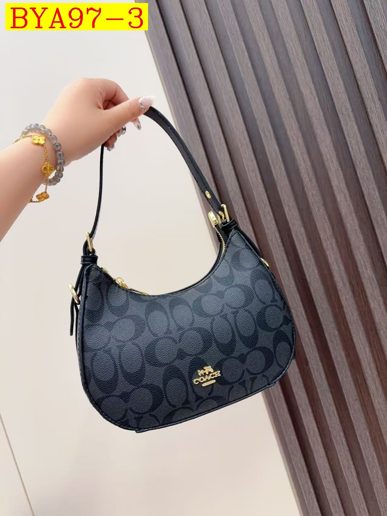 29$ Coach handbag size 0842 BYA97 gallery