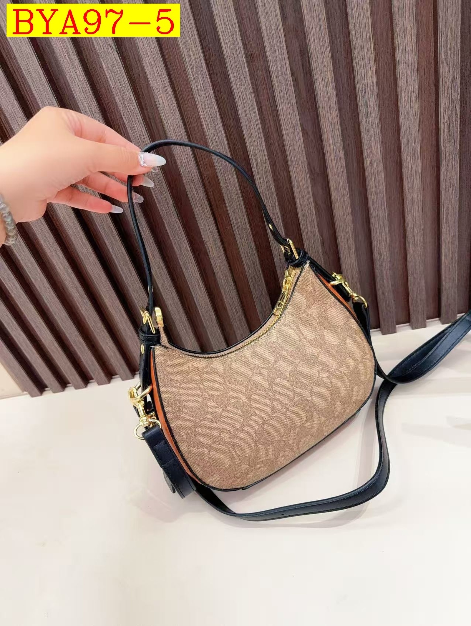 29$ Coach handbag size 0842 BYA97 gallery