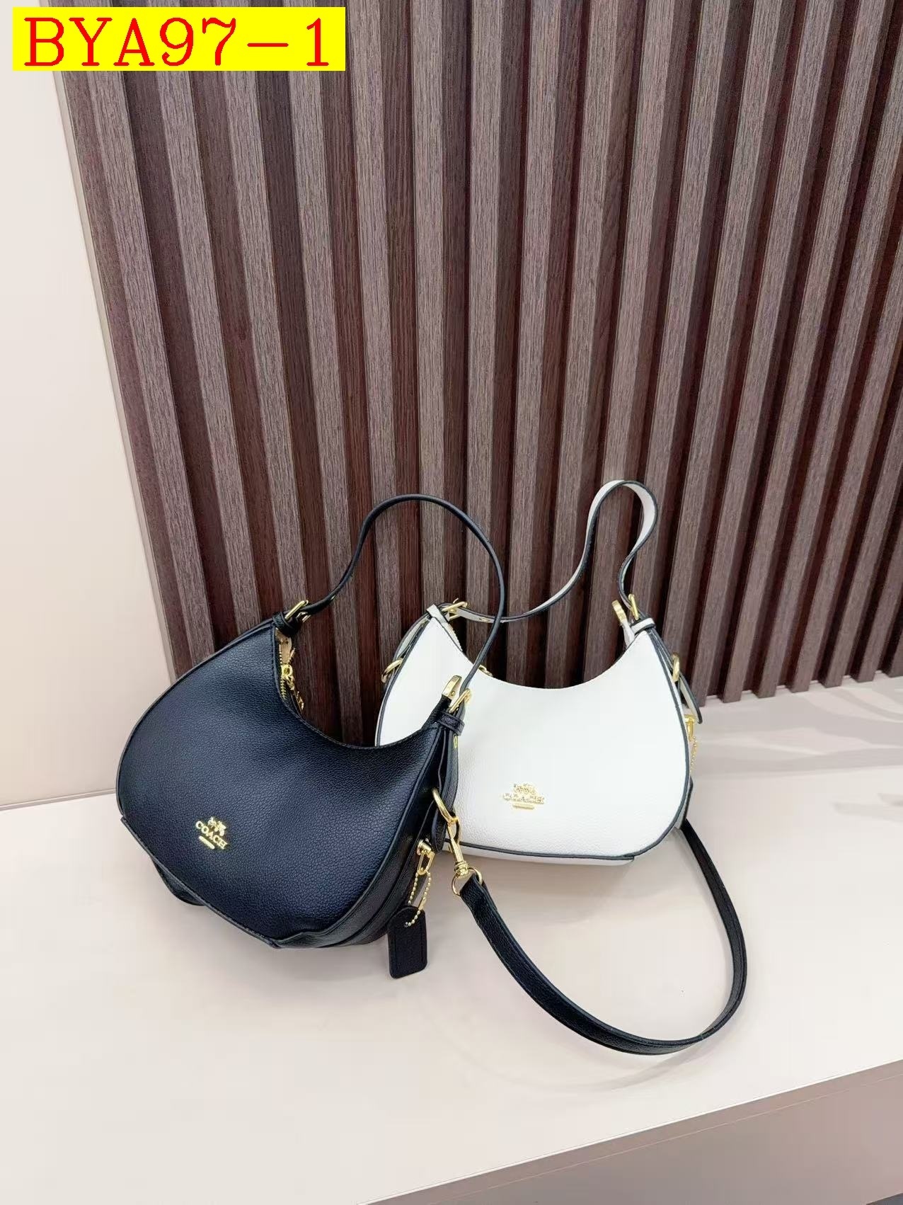 29$ Coach handbag size 0842 BYA97 gallery