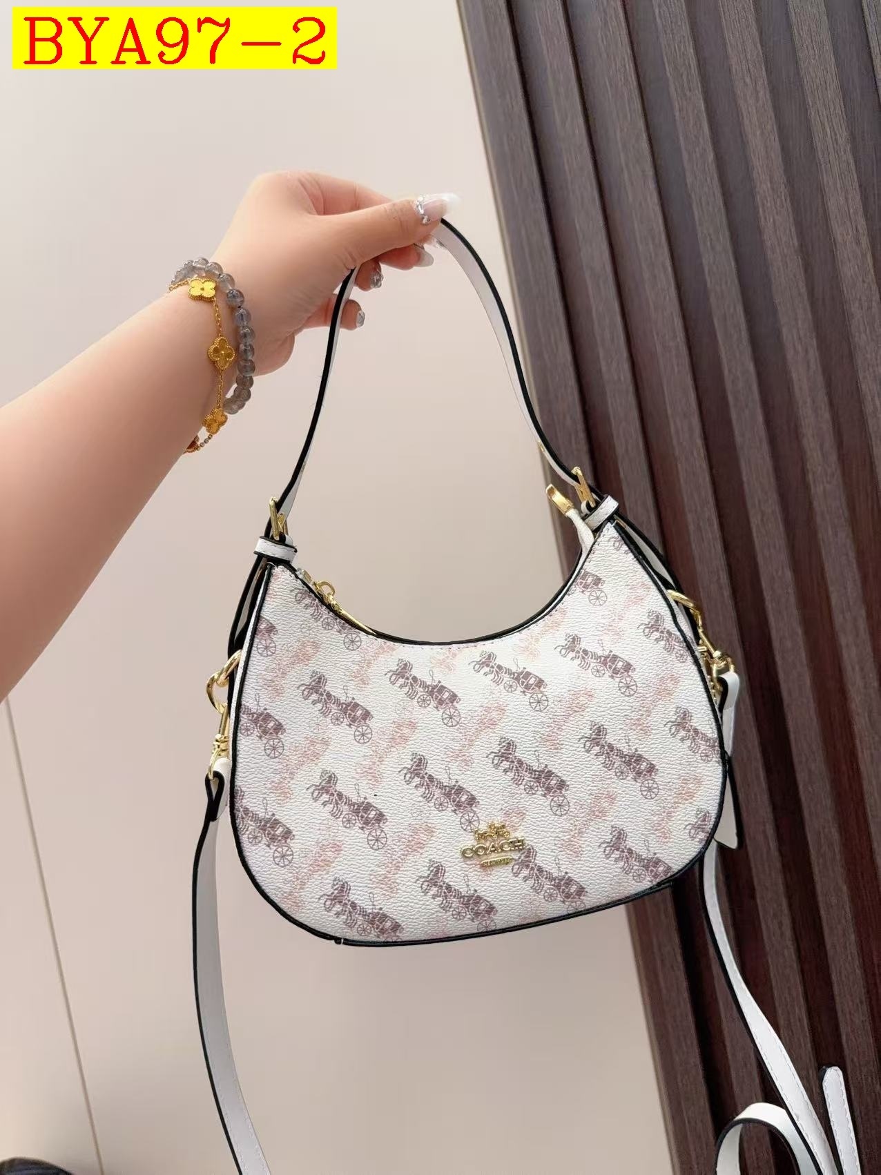 29$ Coach handbag size 0842 BYA97 gallery