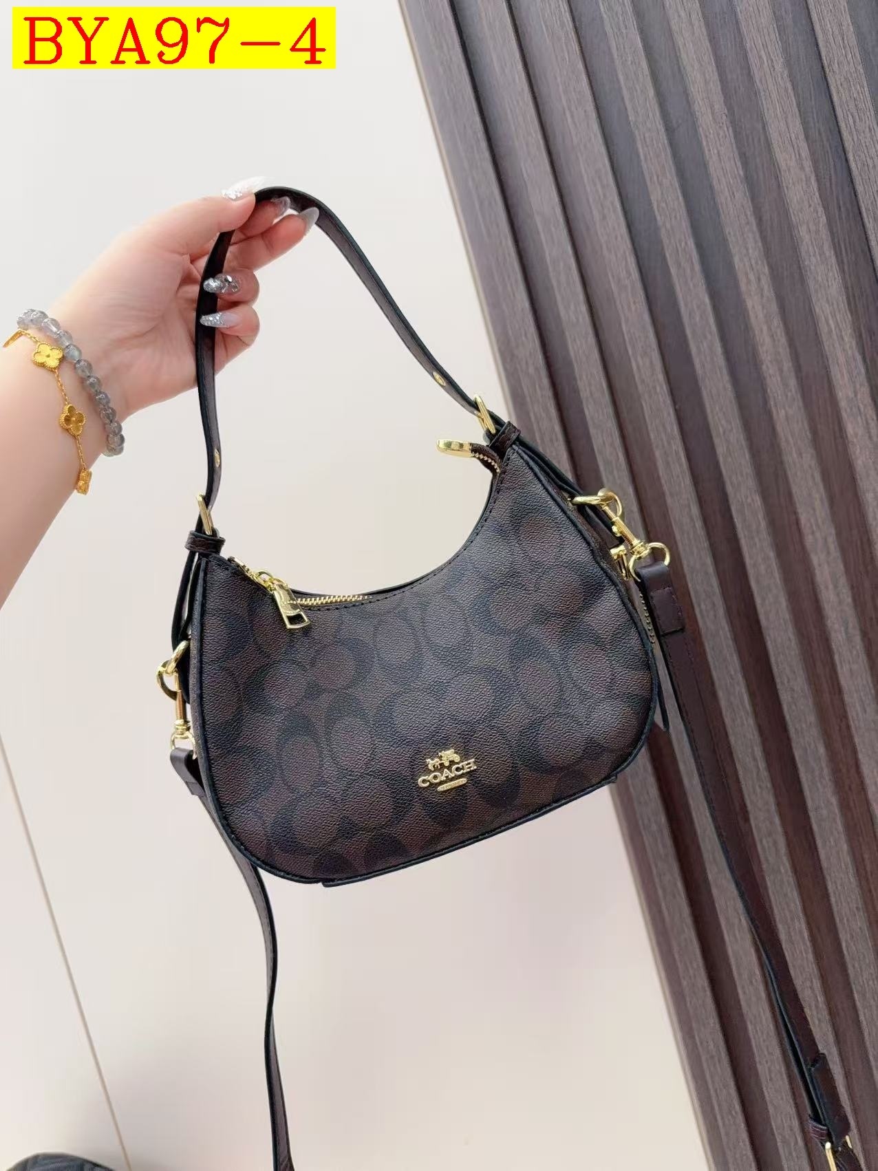 29$ Coach handbag size 0842 BYA97 gallery