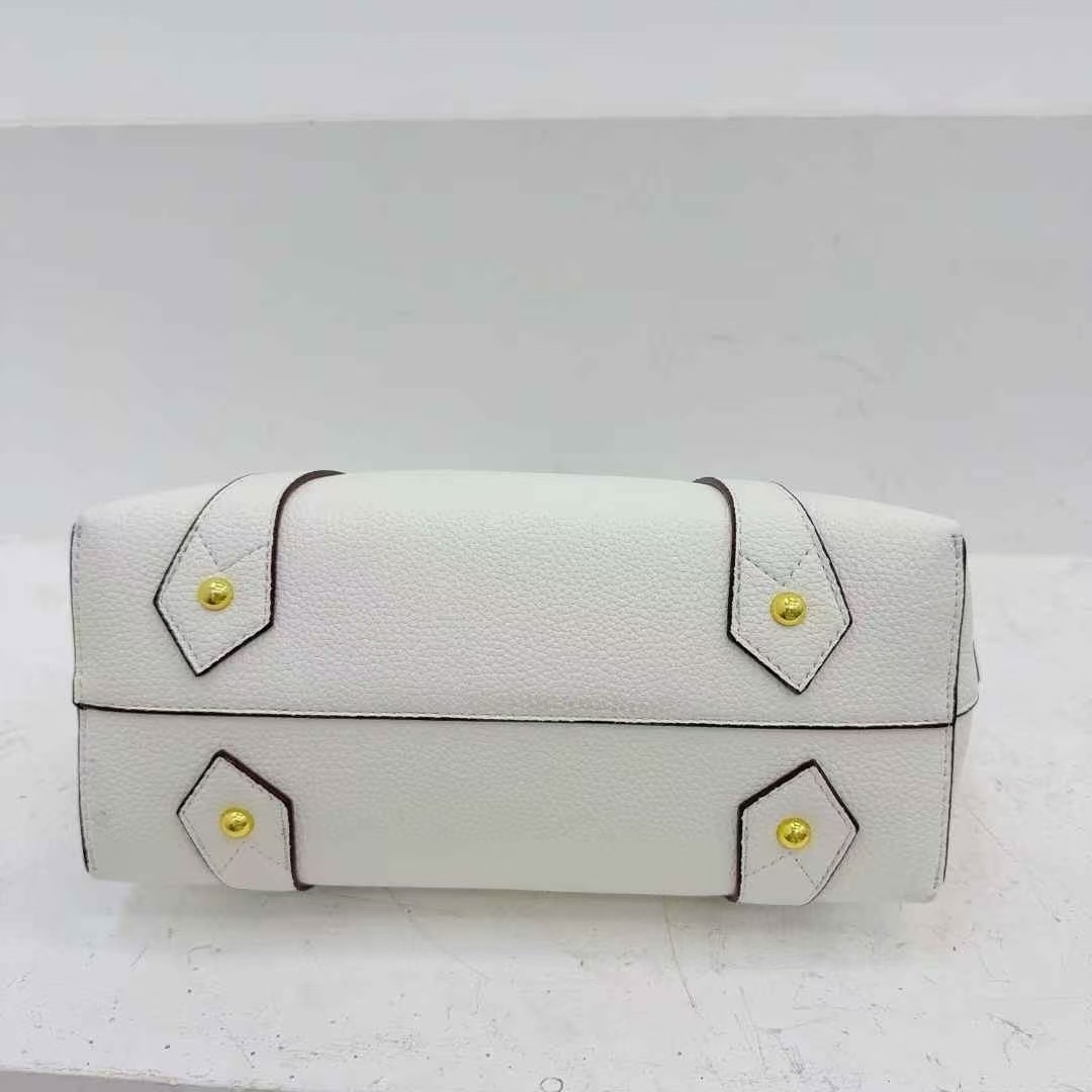 29$ FENDI 92031 Shoulder bag size 28x13x18 cm 615028 BY3067 gallery