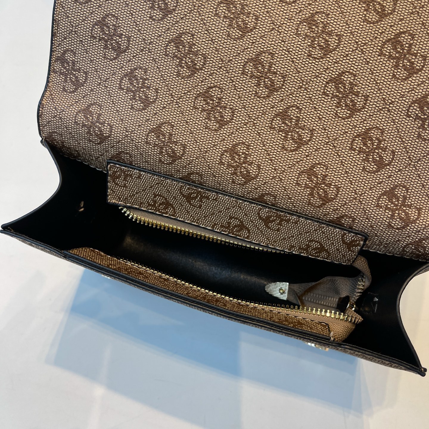 29$ Guess Shoulder bag size 22x15x6cm 7728 BYA65 gallery