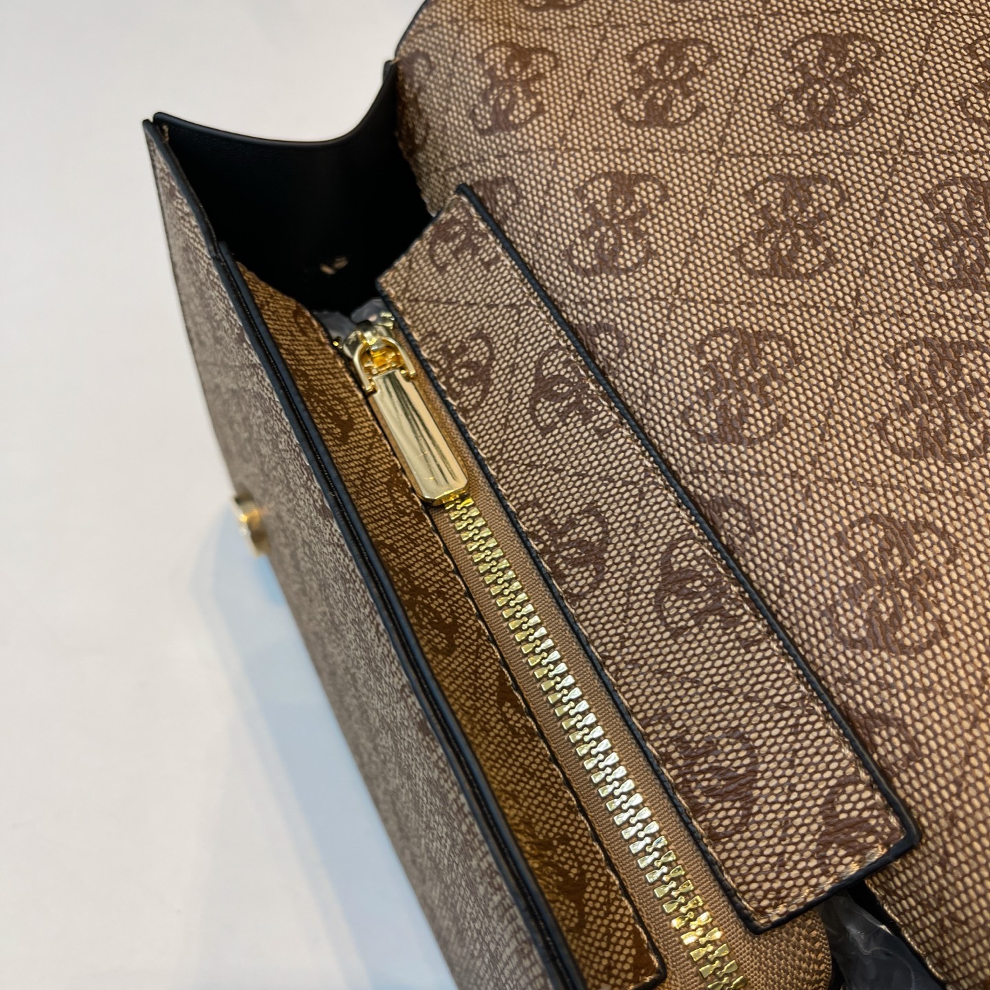 29$ Guess Shoulder bag size 22x15x6cm 7728 BYA65 gallery