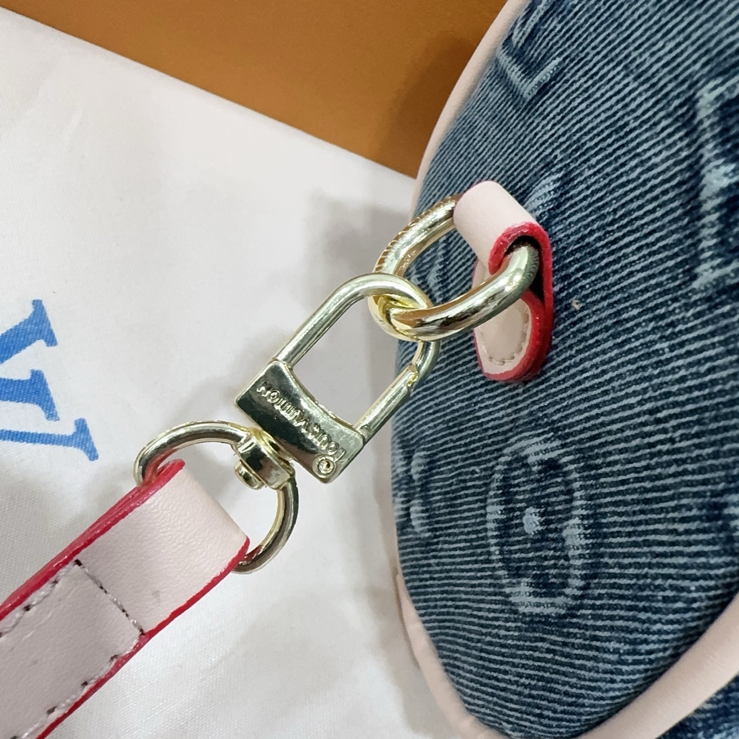 29$ LV 8806 Shoulder bag size 17x12x10 cm 219008 BY2919 gallery