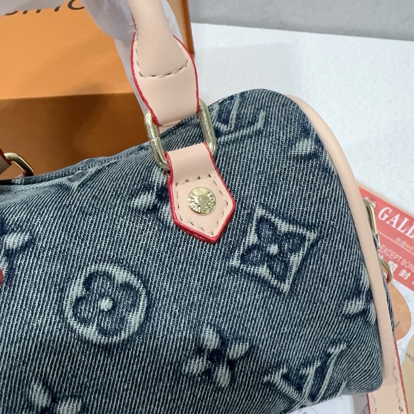 29$ LV 8806 Shoulder bag size 17x12x10 cm 219008 BY2919 gallery