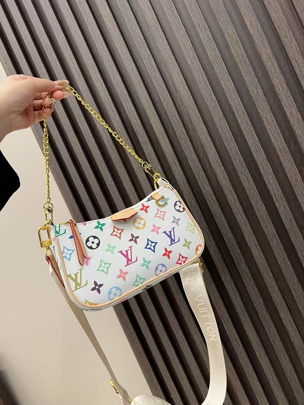 29$ LV Shoulder bag size 23x13x4 cm 210032 BY3561 gallery