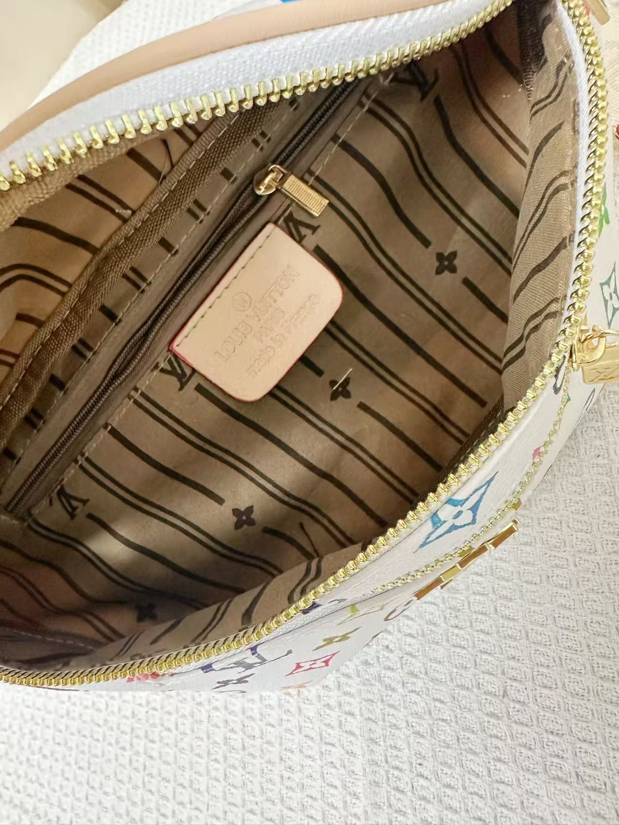 29$ LV Waist bag 4804 BYA247 gallery