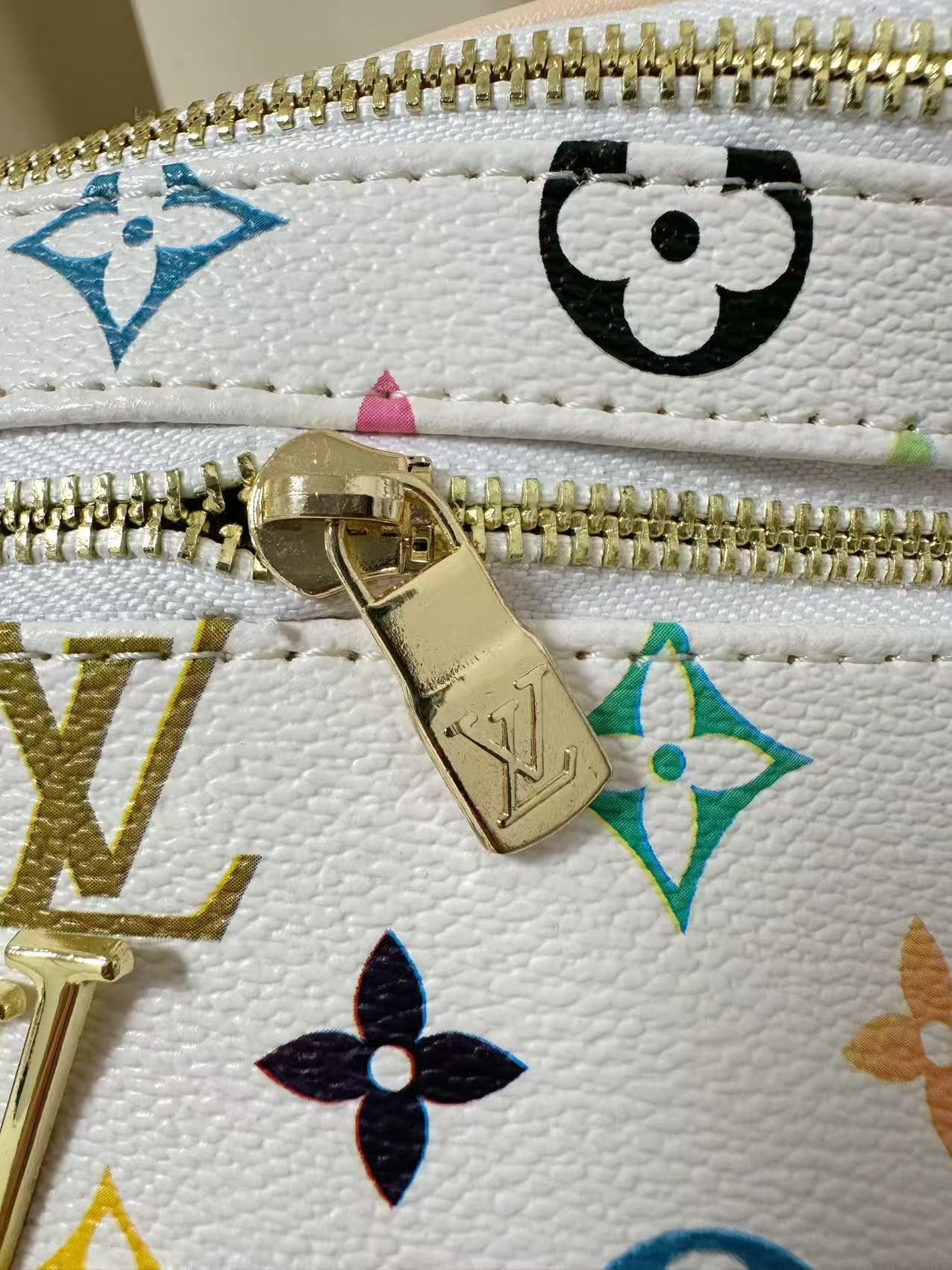 29$ LV Waist bag 4804 BYA247 gallery