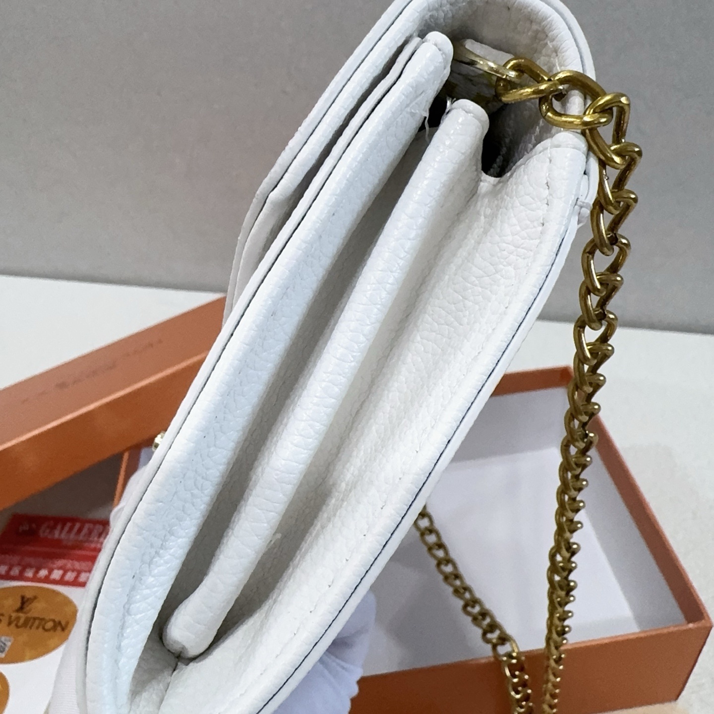 29$ dh LV 3073 Shoulder bag size 21X13X5 cm 70491822094 BY2251 gallery