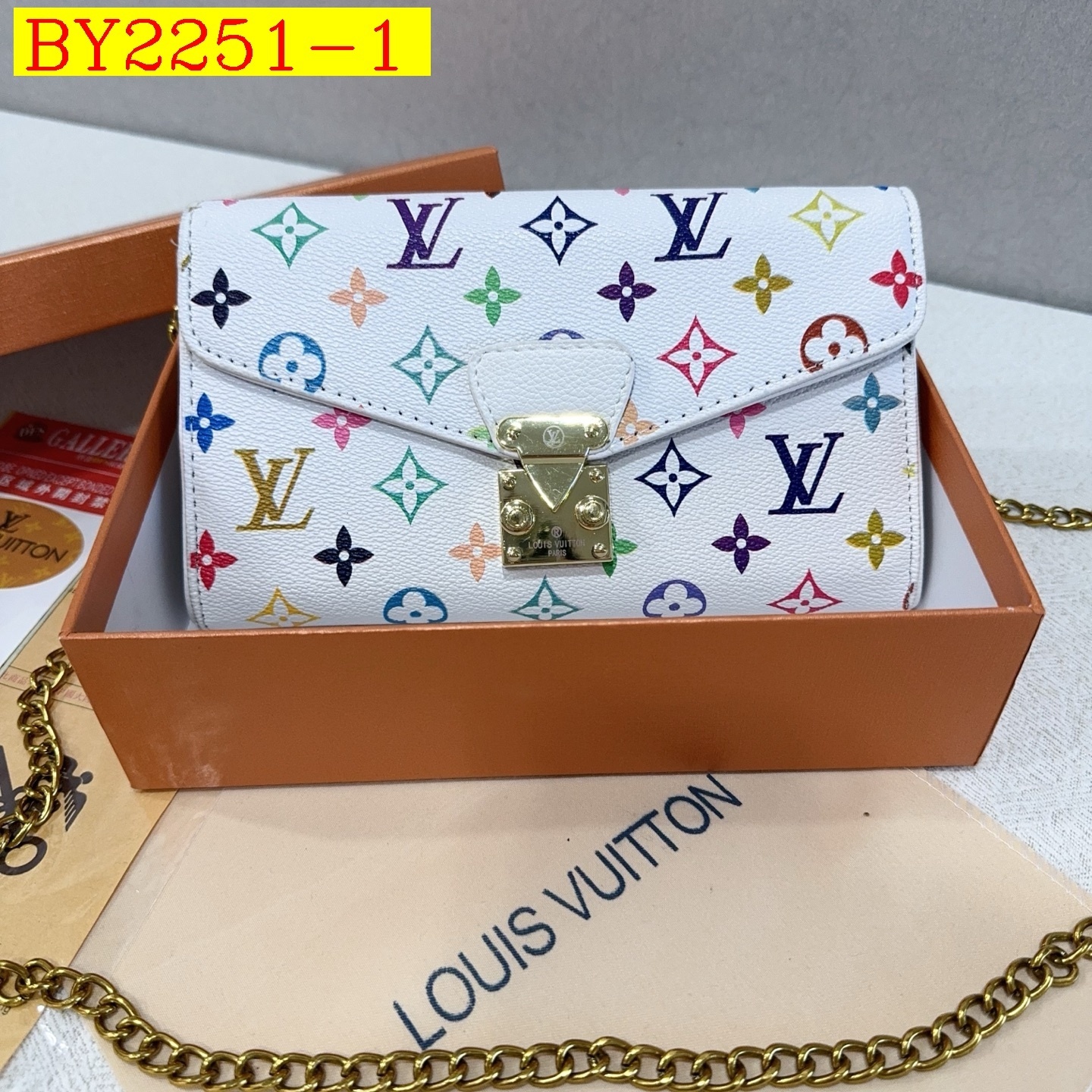29$ dh LV 3073 Shoulder bag size 21X13X5 cm 70491822094 BY2251 gallery