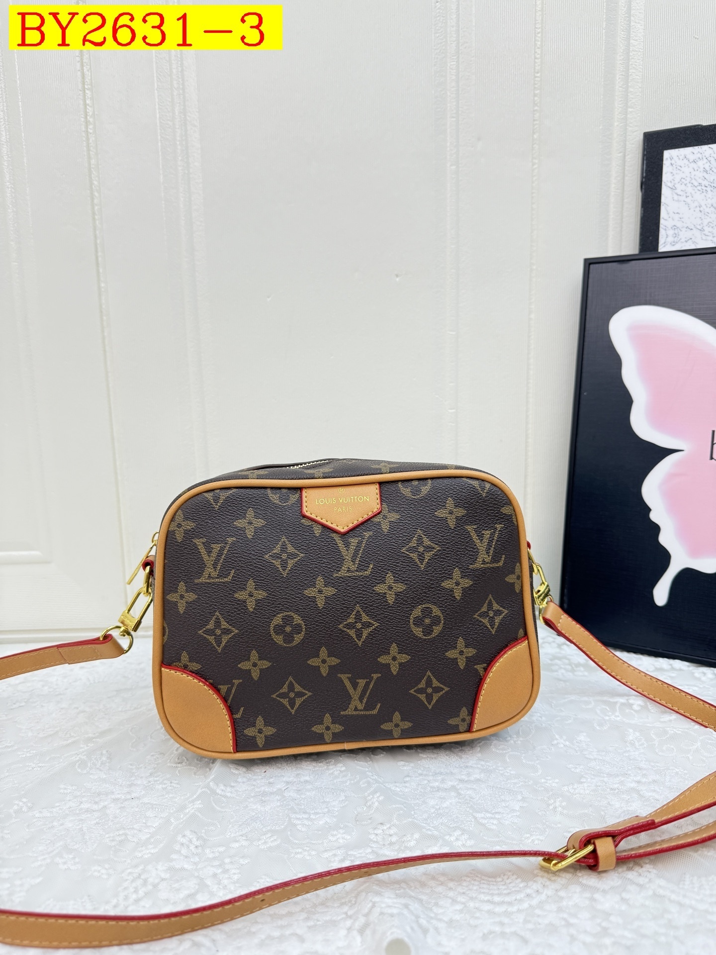 29$ dh LV 8635 Shoulder bag size 22X16X8 cm 90587422090 BY2631 gallery