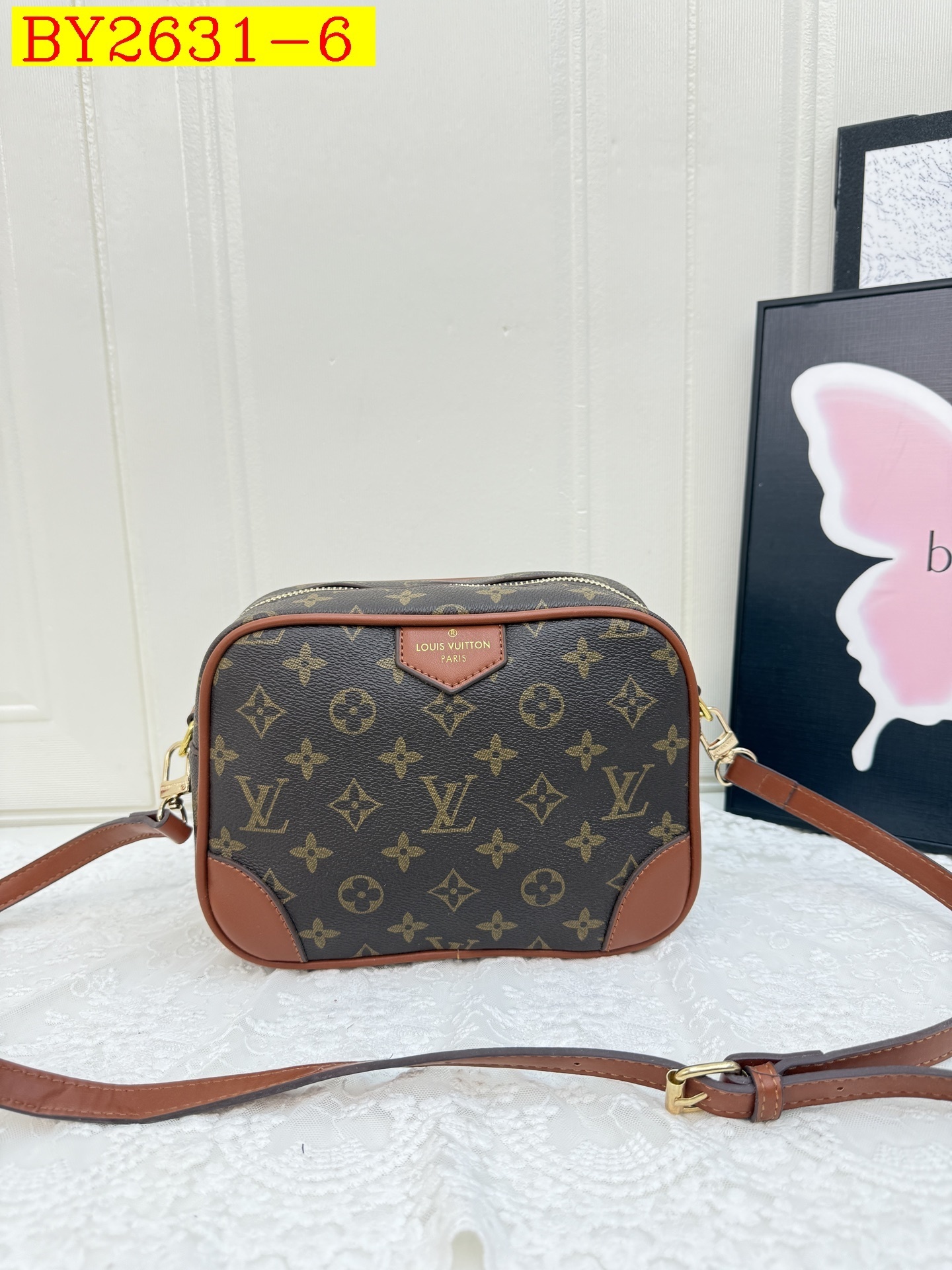 29$ dh LV 8635 Shoulder bag size 22X16X8 cm 90587422090 BY2631 gallery