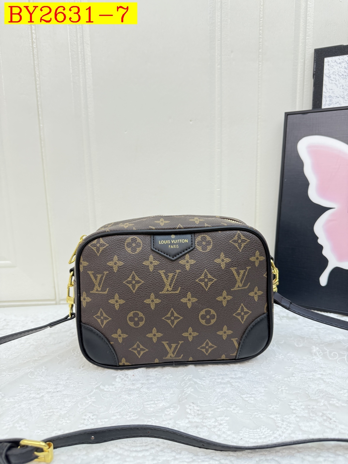 29$ dh LV 8635 Shoulder bag size 22X16X8 cm 90587422090 BY2631 gallery