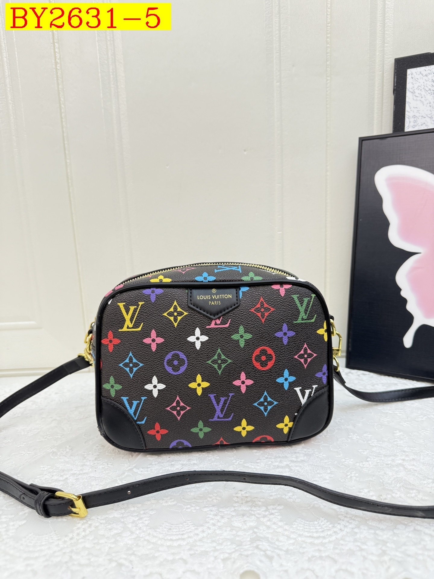 29$ dh LV 8635 Shoulder bag size 22X16X8 cm 90587422090 BY2631 gallery