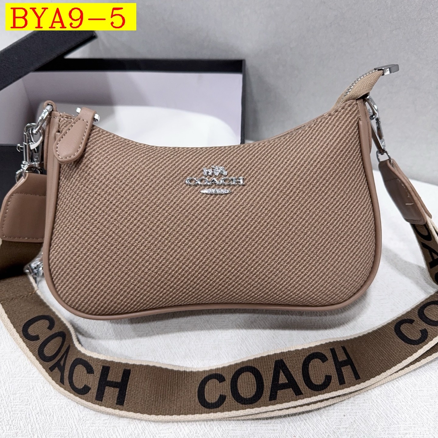30$ Coach Shoulder bag size 25x15x7cm 9896 BYA9 gallery
