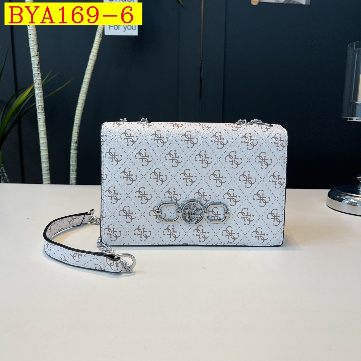 30$ Guess Shoulder bag size 22x14x6cm 8748 BYA169 gallery