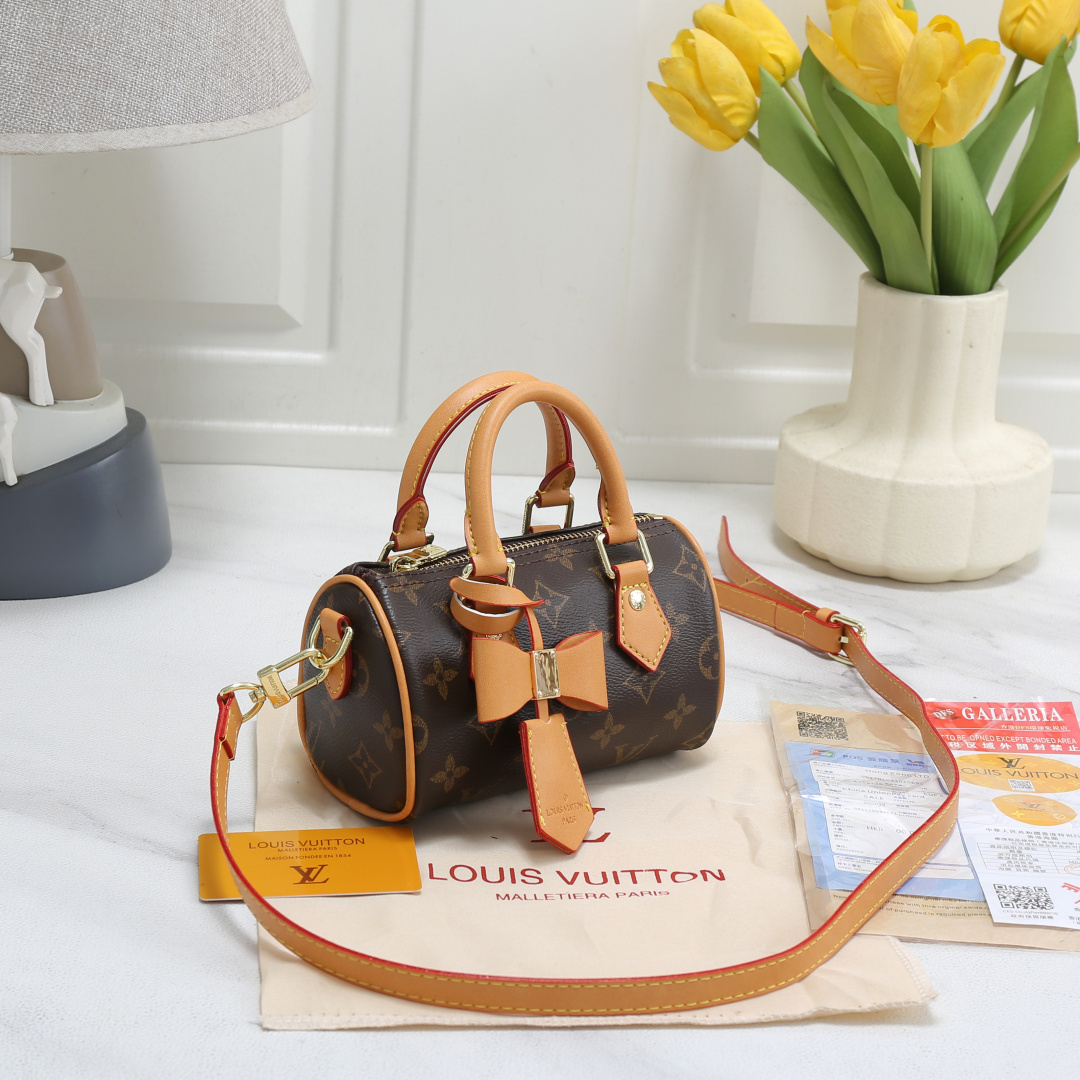 30$ LV 1158 Shoulder bag size 16X8X10 cm 718280 BR1912 gallery