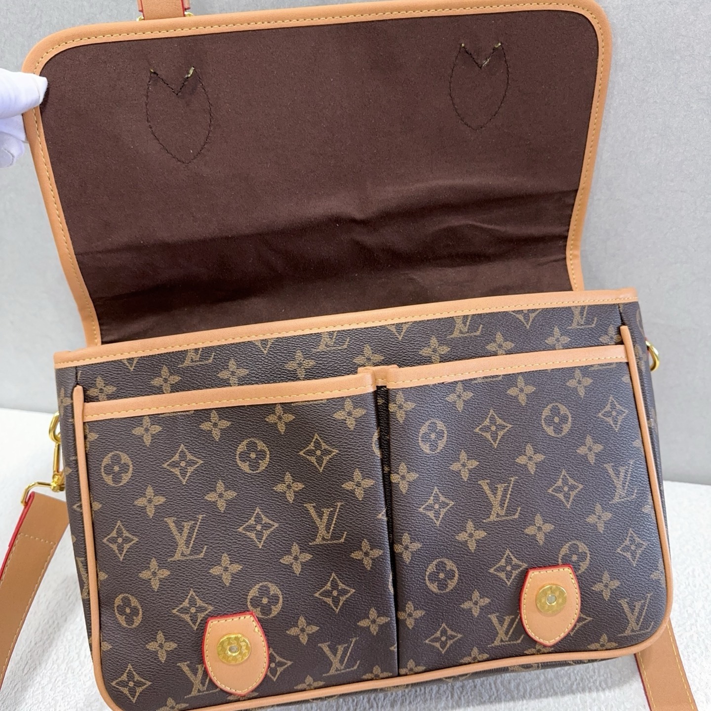 30$ LV 8815 Shoulder bag size 35x24x11 cm 213094 BY3519 gallery