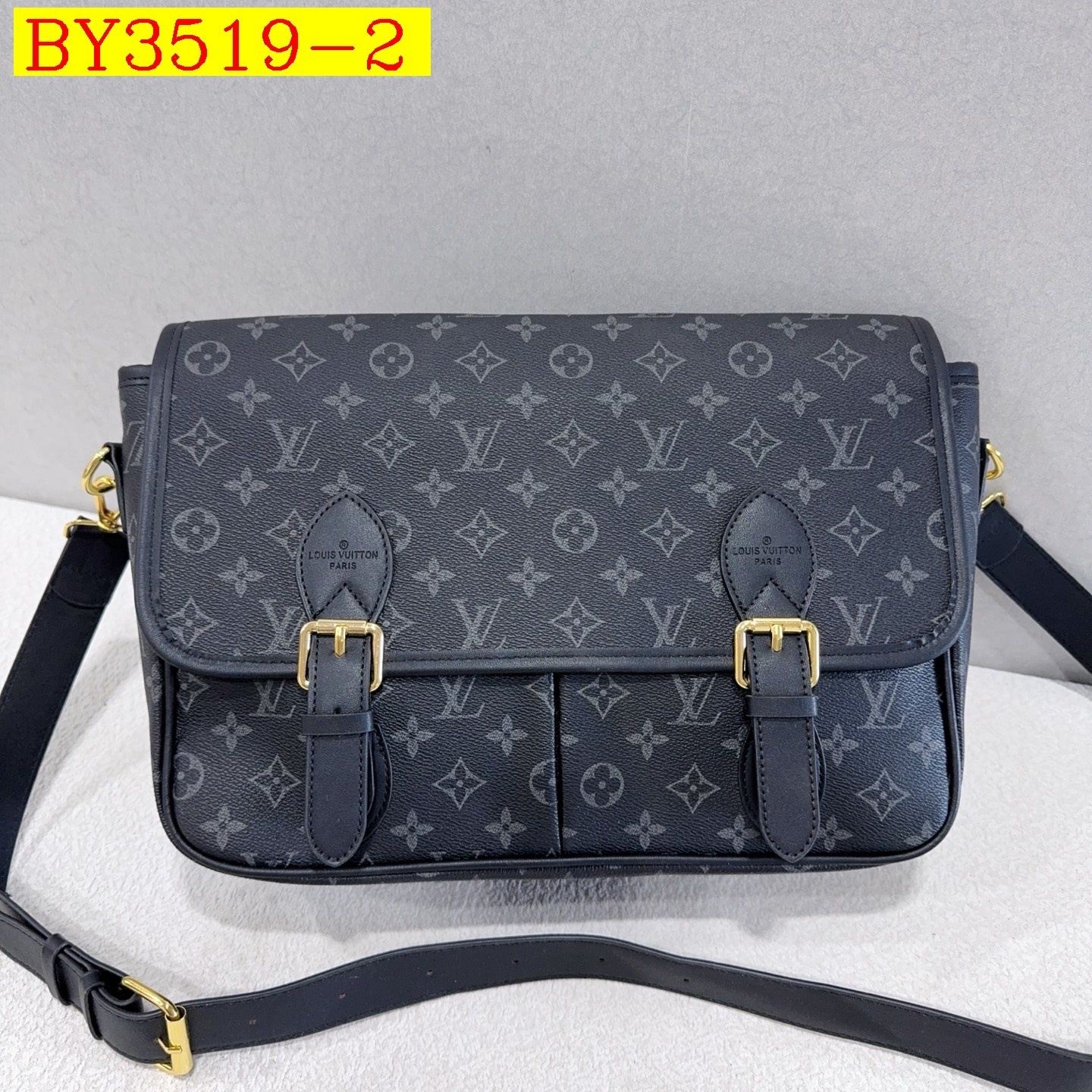 30$ LV 8815 Shoulder bag size 35x24x11 cm 213094 BY3519 gallery