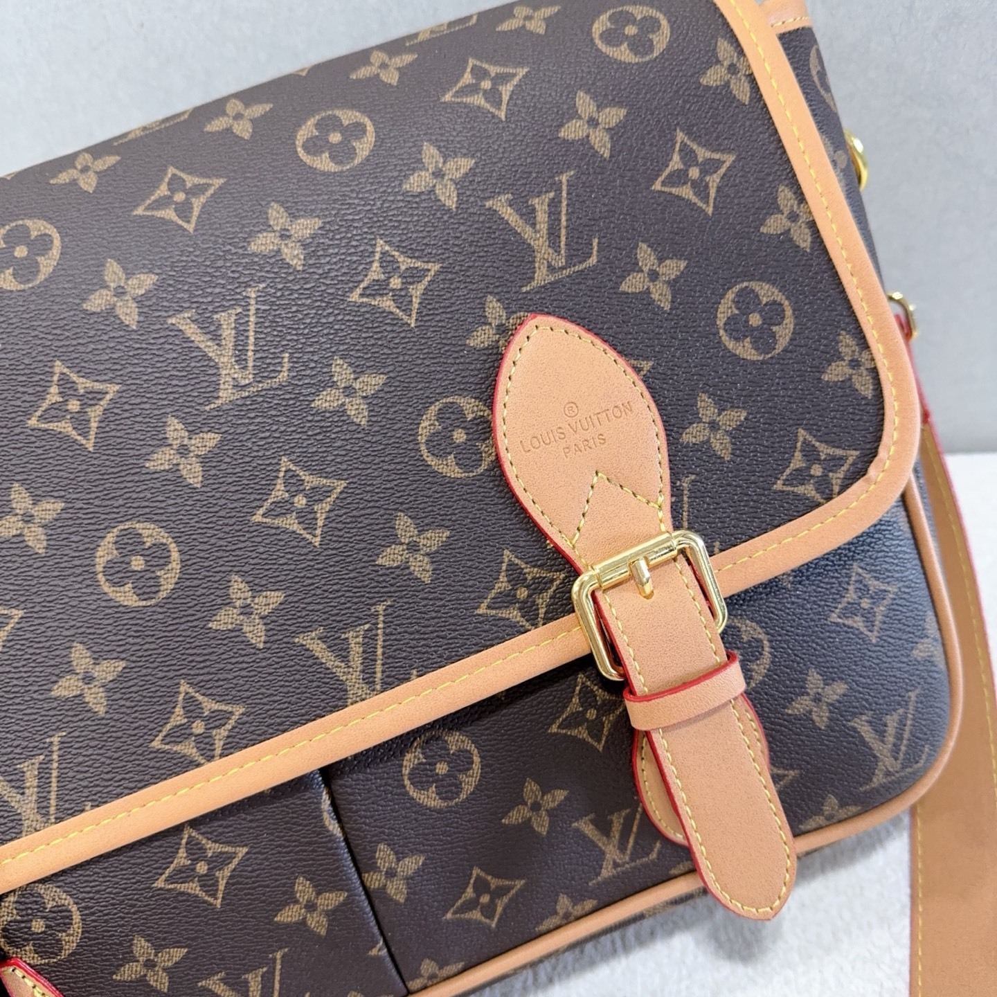 30$ LV 8815 Shoulder bag size 35x24x11 cm 213094 BY3519 gallery