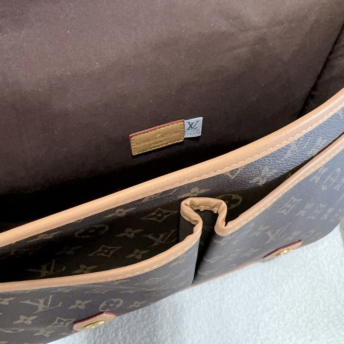 30$ LV 8815 Shoulder bag size 35x24x11 cm 213094 BY3519 gallery