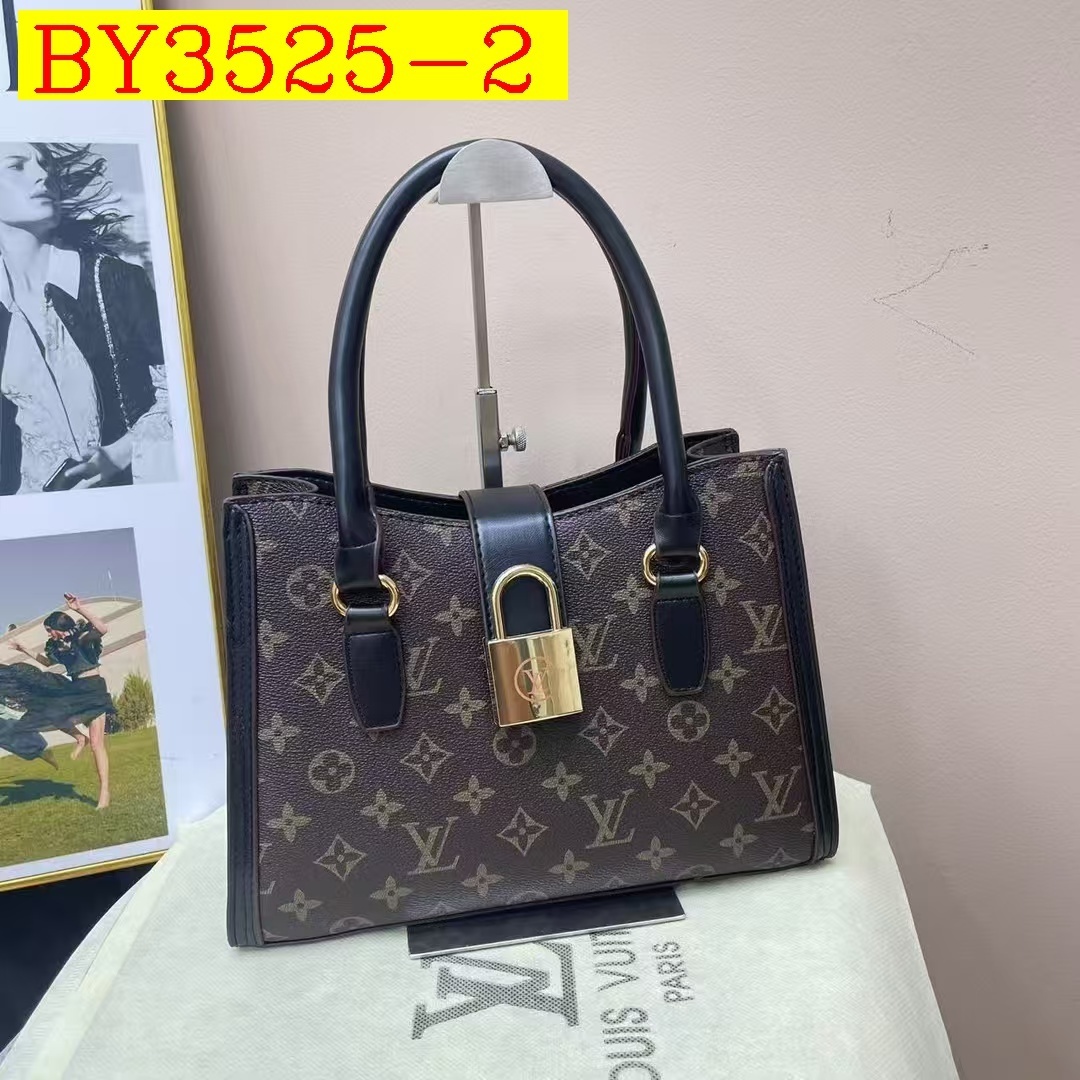 30$ LV 9381 Shoulder bag size 27x20x9 cm 010062 BY3525 gallery
