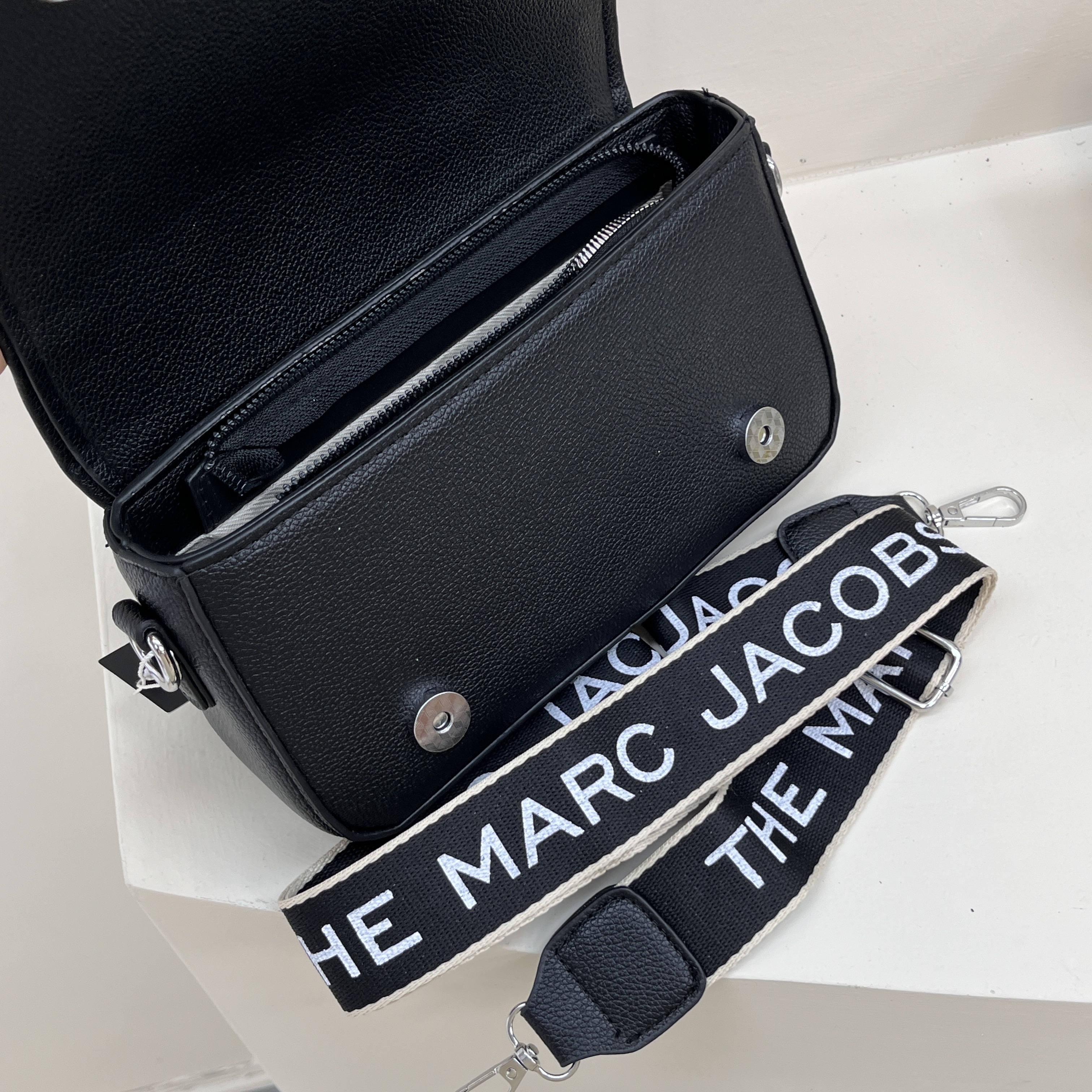 30$ MARC JACOBS Shoulder bag size 23x14x8 cm 013192 QS47 gallery