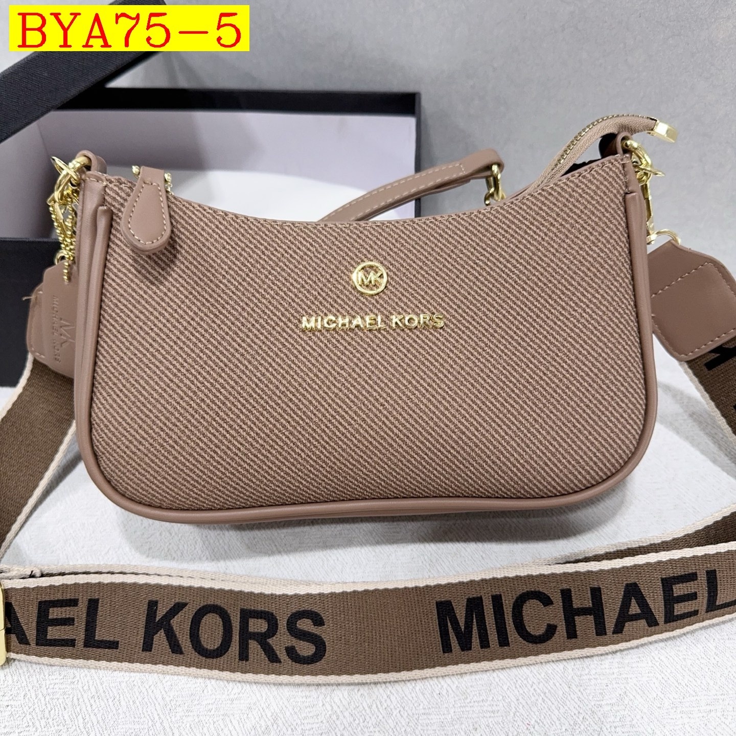 30$ MK Shoulder bag size 25x15x7cm 6856 BYA75 gallery