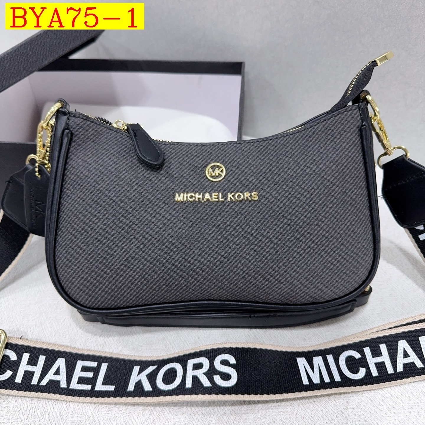 30$ MK Shoulder bag size 25x15x7cm 6856 BYA75 gallery