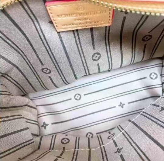 30$ dh LV 136 Tote bag size 20X11X20 cm 91508623100 BY2517 gallery