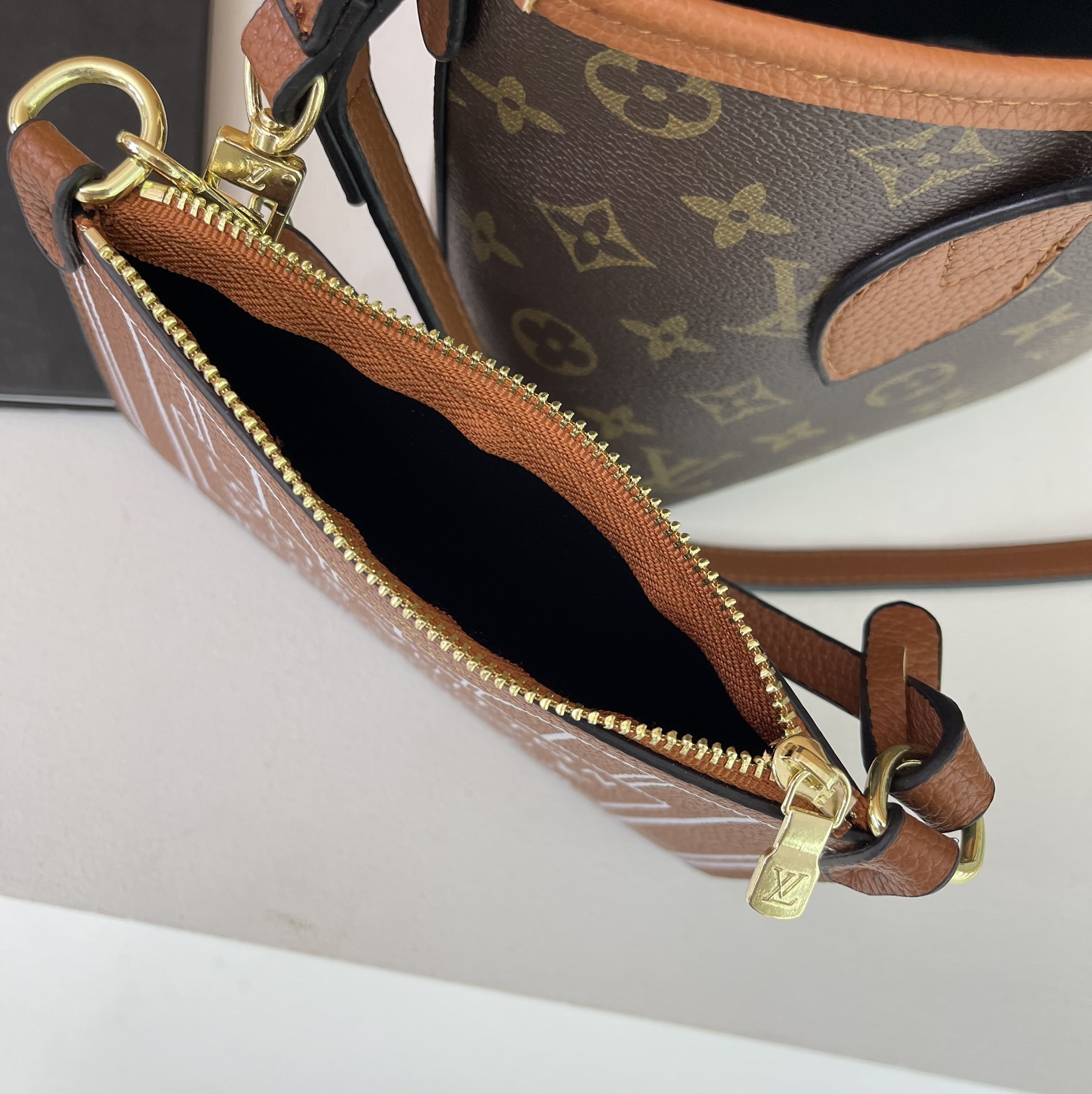 30$ new_dh LV 33332 Shoulder bag SIZE 27X17X11 CM 71405012981 YBB144 gallery