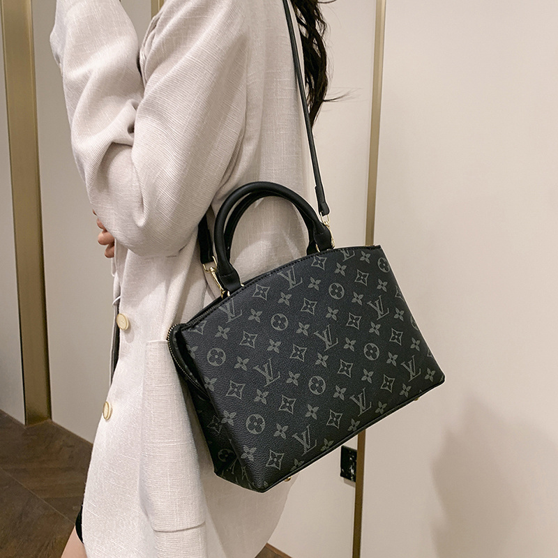 30$ new_dh LV 980 SIZE 28X20X12 CM 31502012986 BY645 gallery