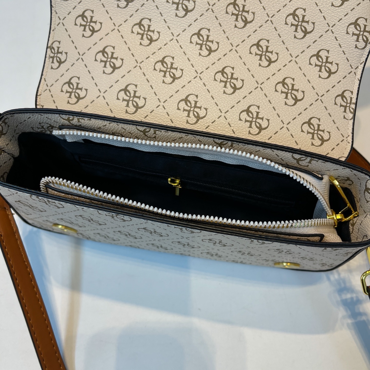 31$ Guess Shoulder bag size 23x13x6cm 8860 BYA173 gallery