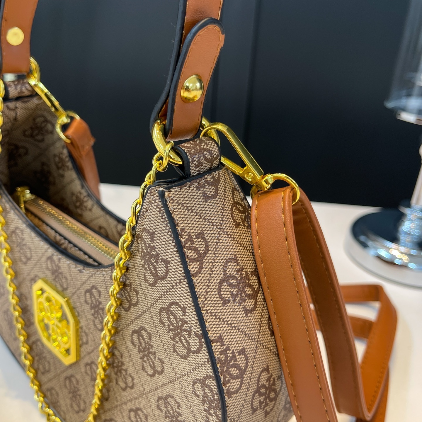 31$ Guess Shoulder bag size 24x17x6cm 5880 BYA177 gallery