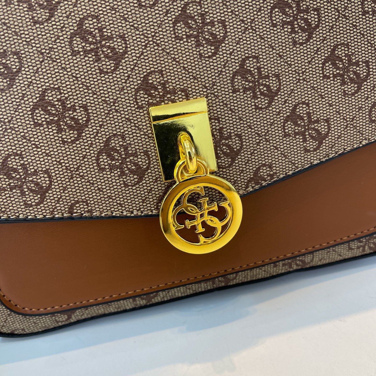 31$ Guess Shoulder bag size 24x17x7cm 5822 BYA23 gallery